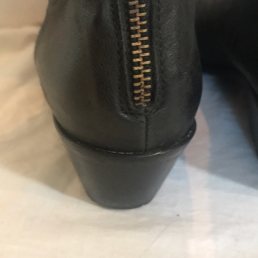 “ZADIG & VOLTAIRE” TEDDY Leather Ankle Boots. - Picture 5 of 16